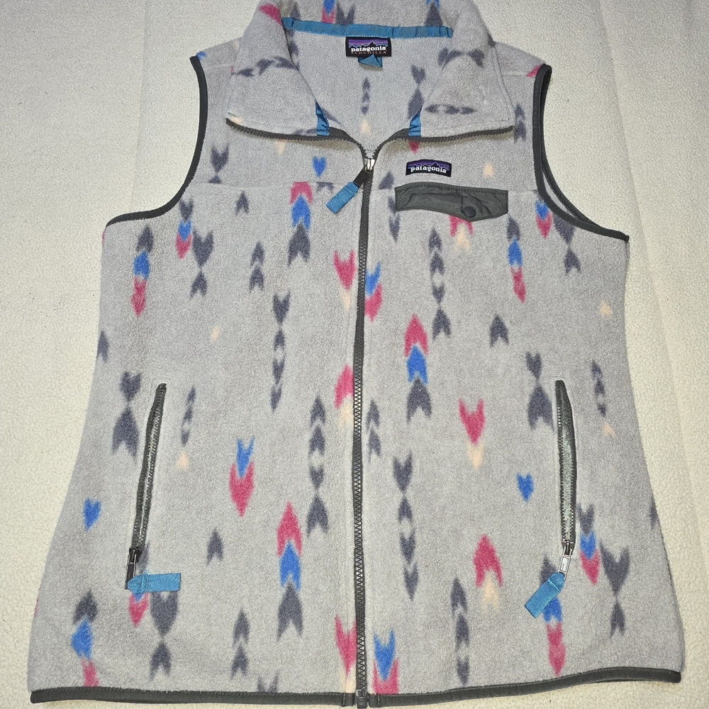 Patagonia Synchilla Gray Vest with Pink and Blue Accents